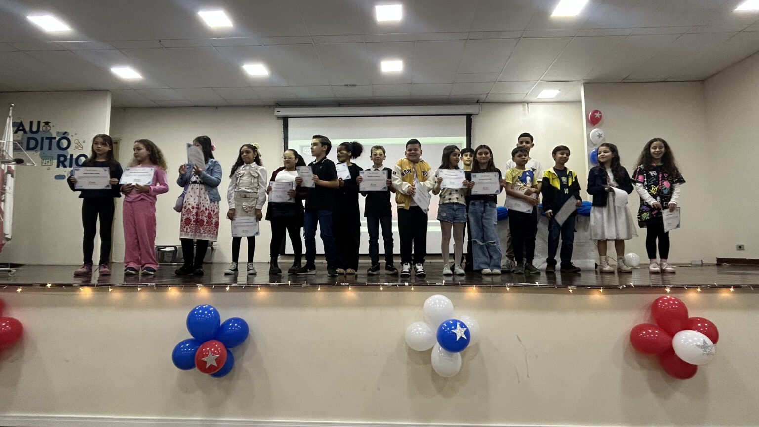 Jacareí forma mais 400 crianças em curso on-line de inglês