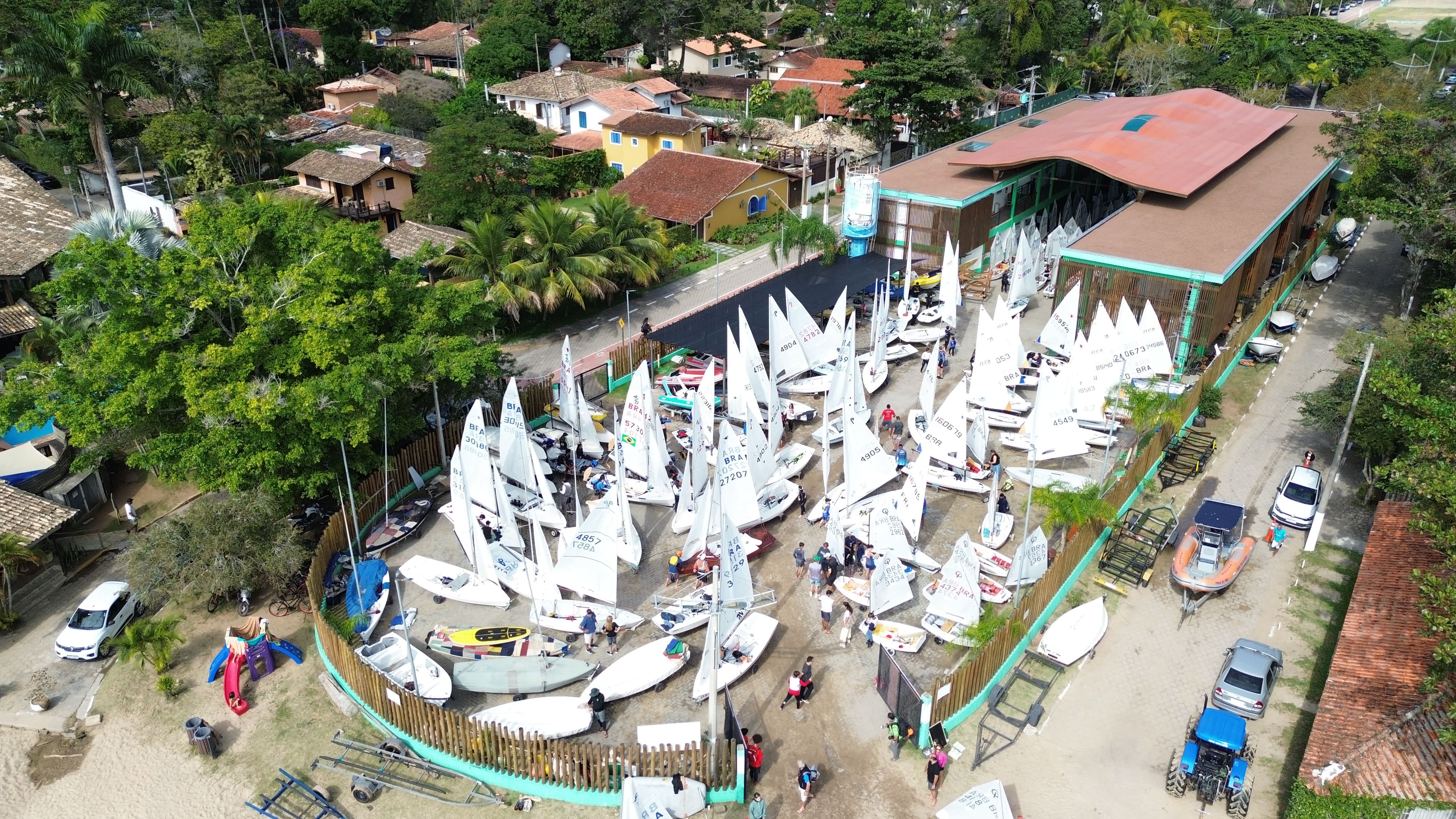 Ilhabela abre o Mês da Vela com competições e programação que movimenta a cidade