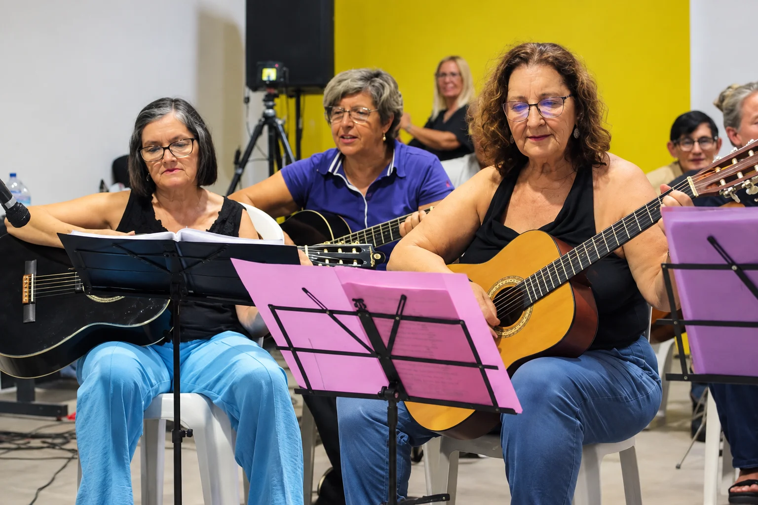 Galpão Oca Digital oferece oficinas gratuitas de arte e esporte para diferentes idades